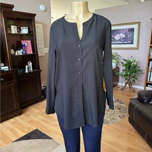 Dalia black long sleeve Vneck blouse-size M